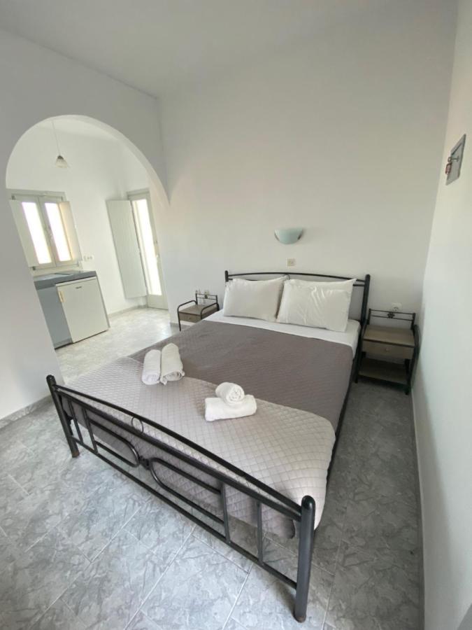 Hotel M.g. & Apts Perissa (Santorini)