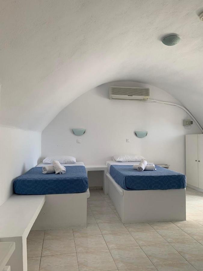 M.g. & Apts Perissa (Santorini)