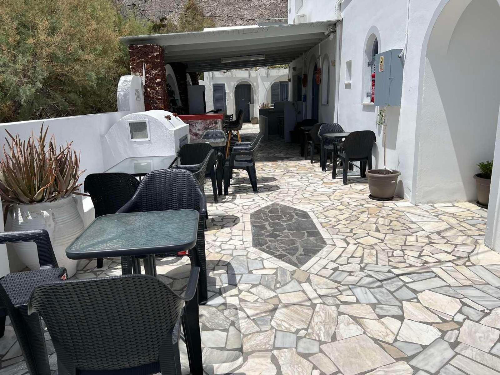 M.g. & Apts 2* Perissa (Santorini)